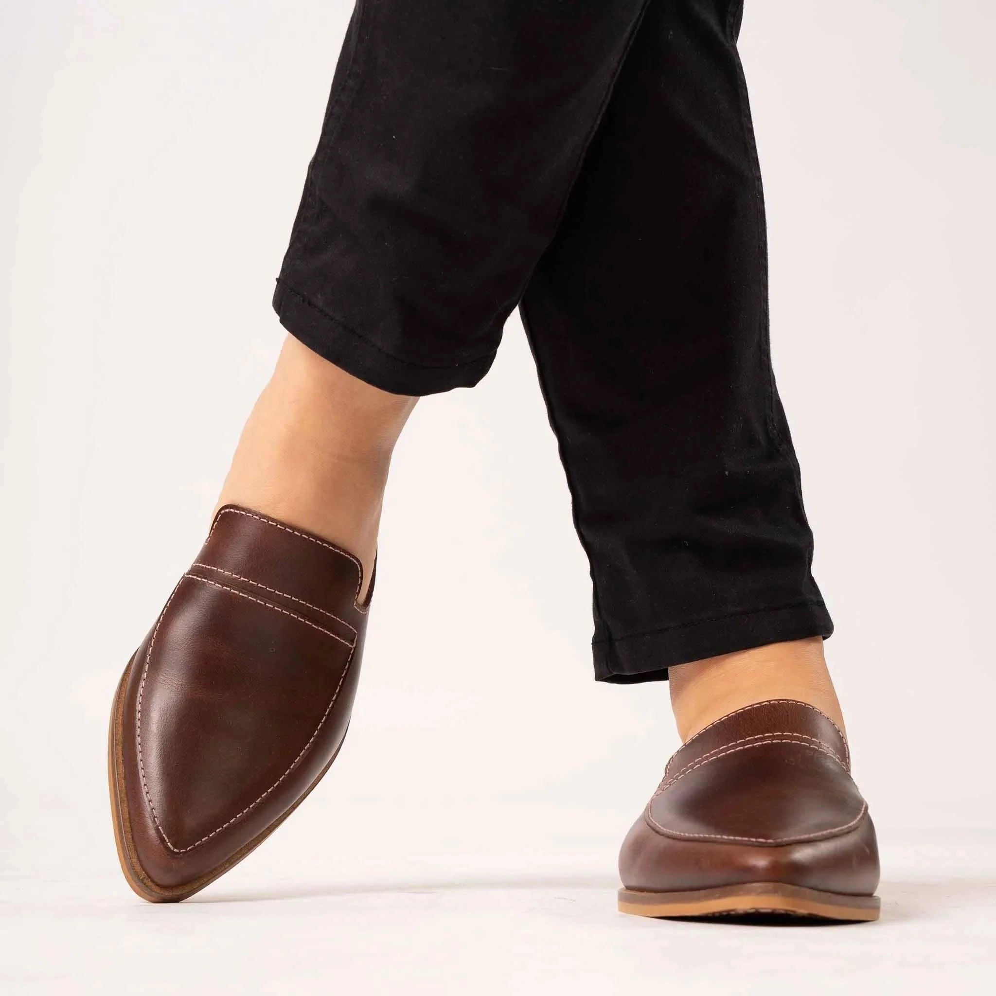 De Beauvoir Mahogany Mules - Welligogs