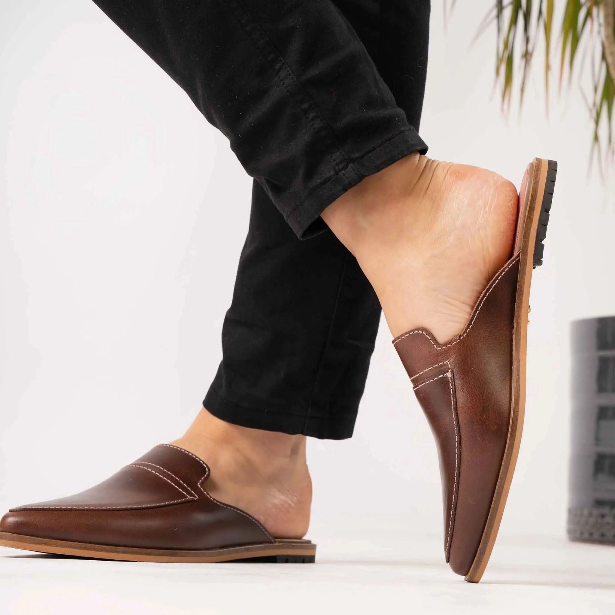 De Beauvoir Mahogany Mules - Welligogs